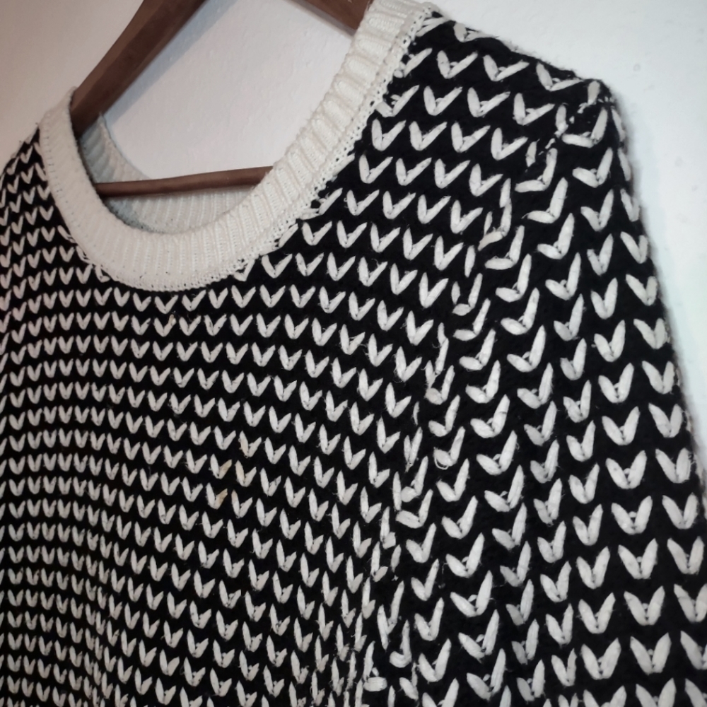 Banana Republic Black & White Heart Stitch Sweater